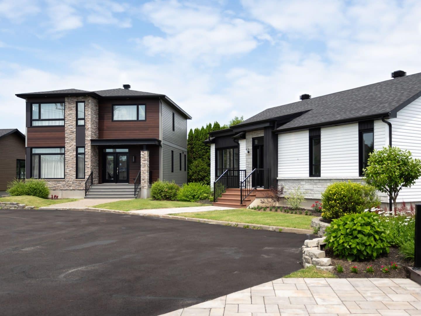 le Modèle Noova est un plain-pied de style contemporain. Nous voyons l'extérieur.