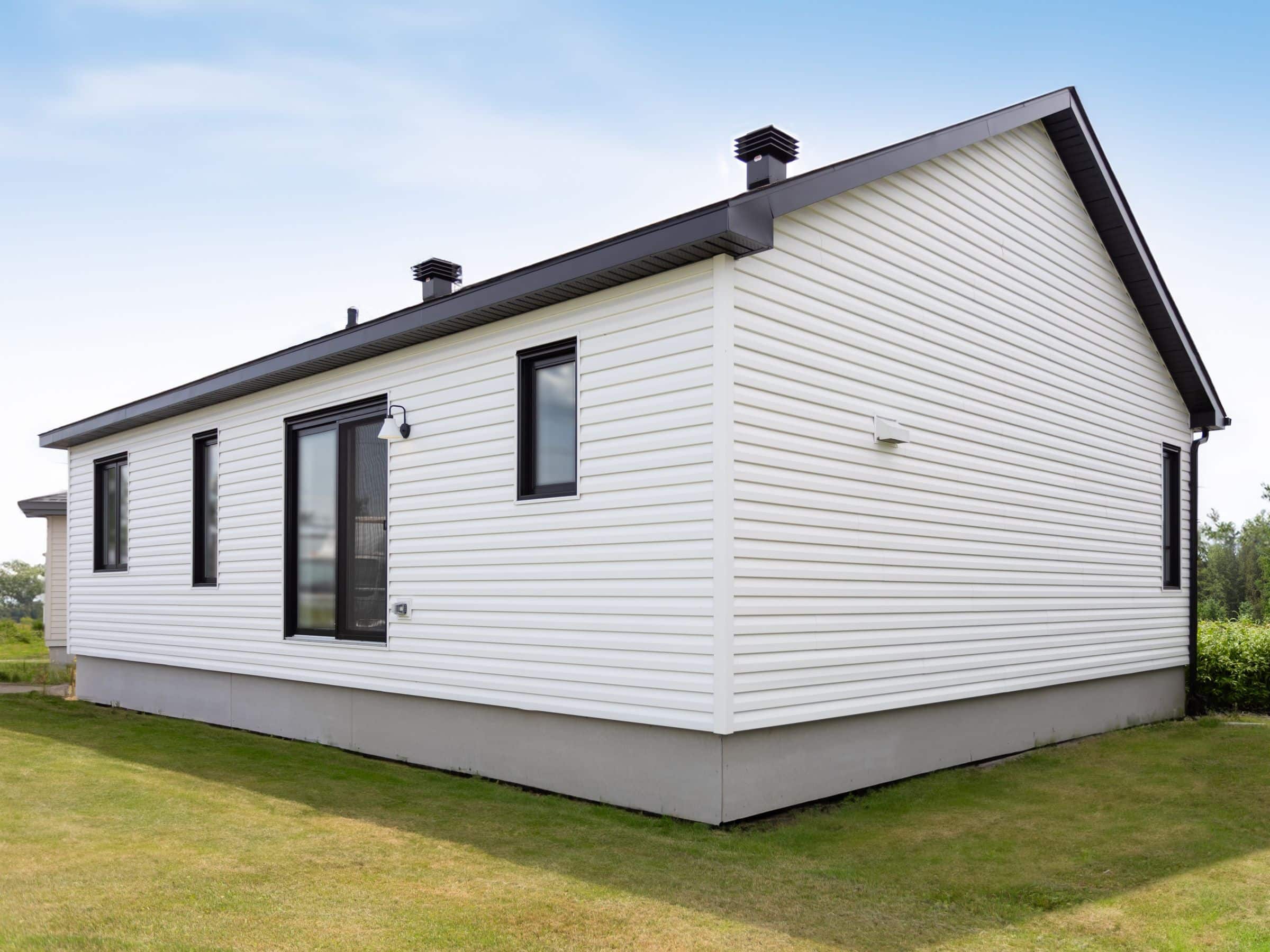 le Modèle Noova est un plain-pied de style contemporain. Nous voyons l'extérieur.