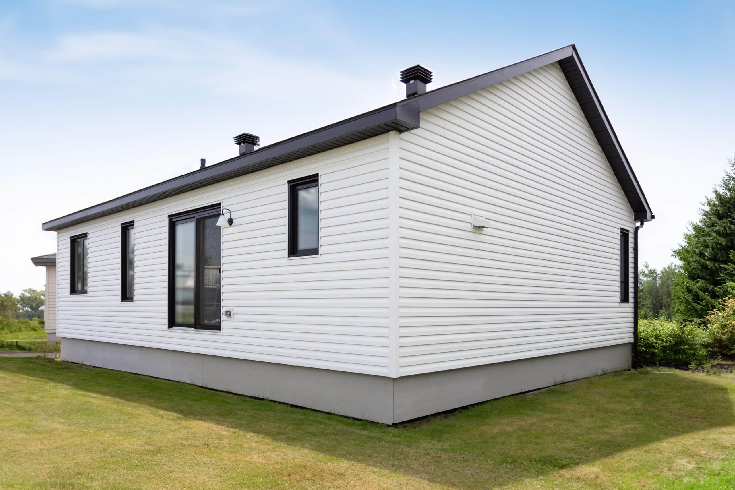 le Modèle Noova est un plain-pied de style contemporain. Nous voyons l'extérieur.