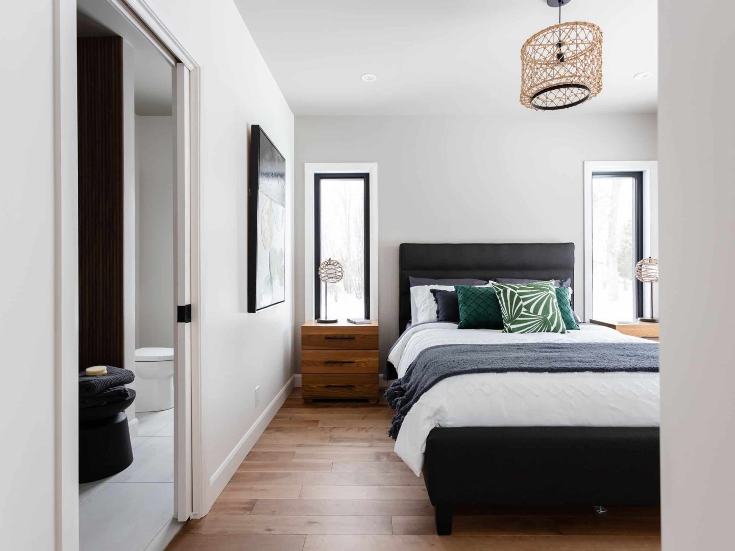 Une maison de plain-pied appelée Belvédère. Le premier étage est de style contemporain, vu de la chambre.