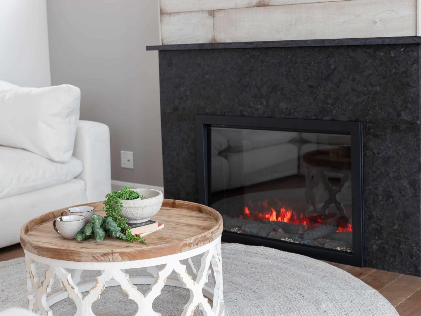 Une maison de plain-pied appelée Belvédère. Le premier étage est de style contemporain, vu du séjour.