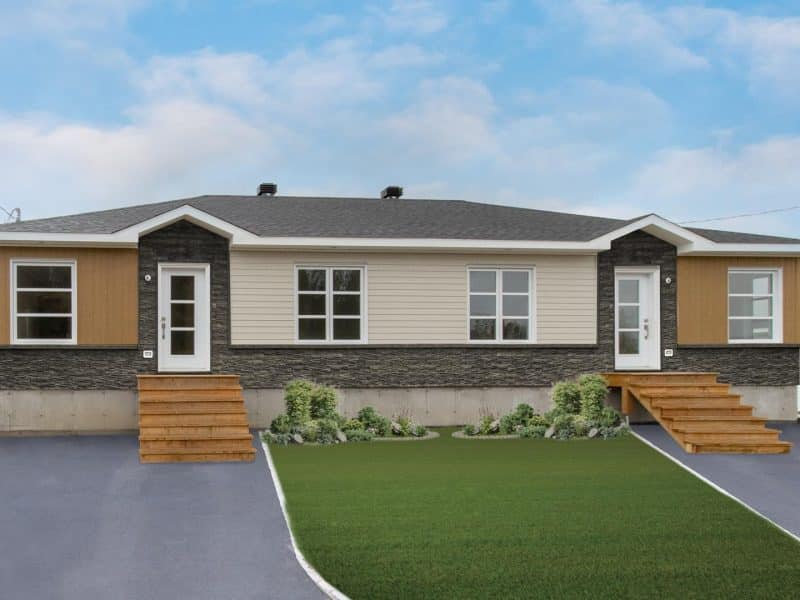 Un jumelé préfabriqué installé dans la ville de Vallée Jonction.