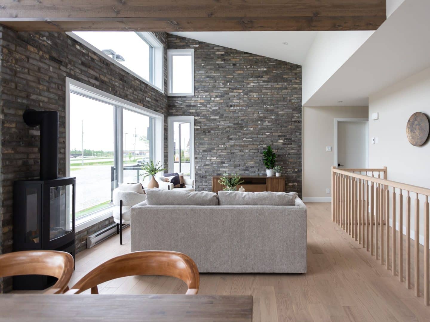 L'Esplanade est un chalet de style méditerranéen. Une réalisation réel avec la vue du salon.