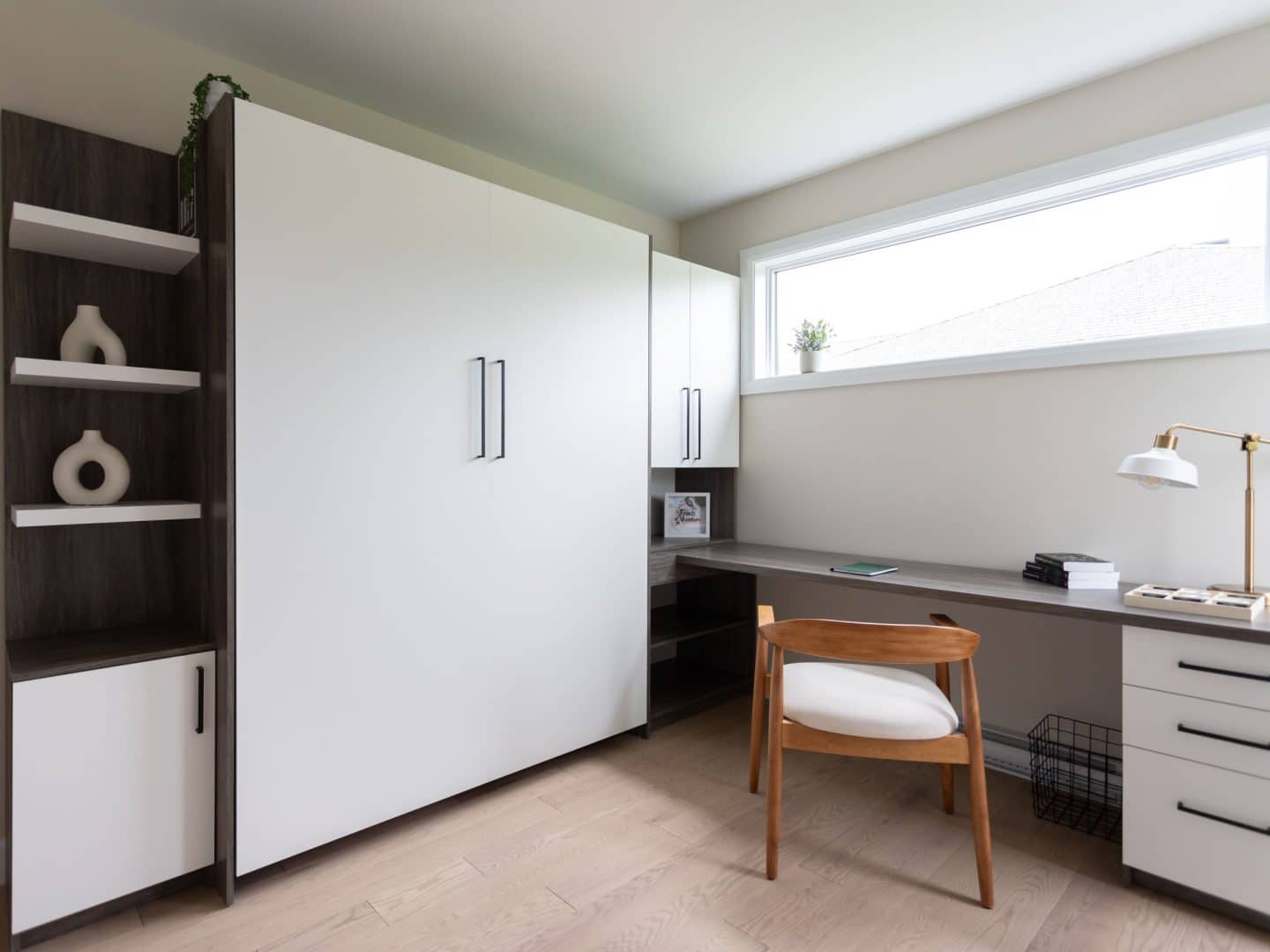 L'Esplanade est un chalet de style méditerranéen. Une réalisation réel avec la secondaires style bureau.