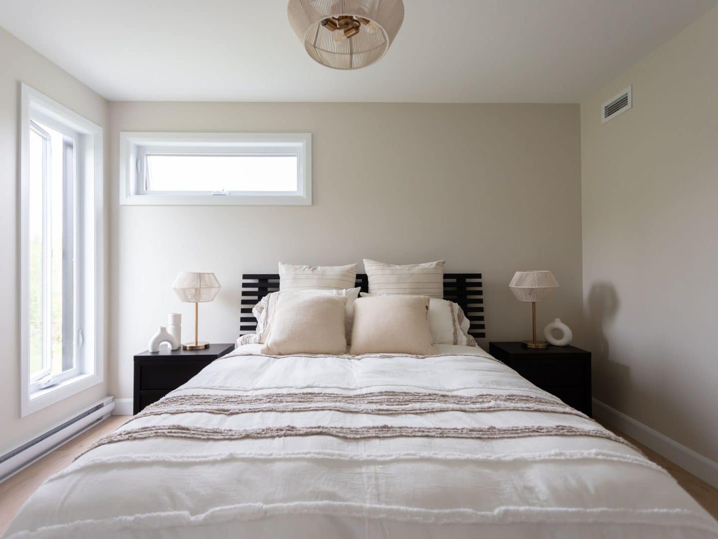 L'Esplanade est un chalet de style méditerranéen. Une réalisation réel avec la vue de la chambre secondaires.