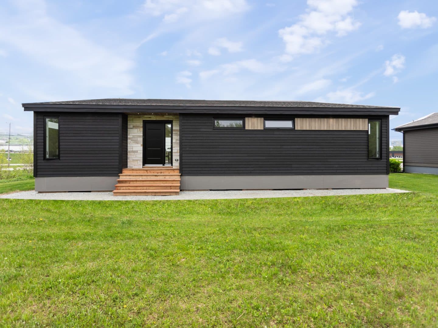 L'Esplanade est un chalet de style méditerranéen. Une réalisation réel avec la vue de l'extérieur.