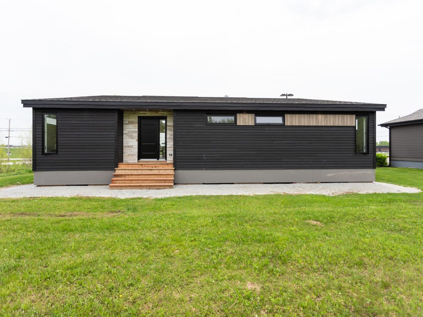 L'Esplanade is a Mediterranean-style chalet. A real realization with the view from the outside.