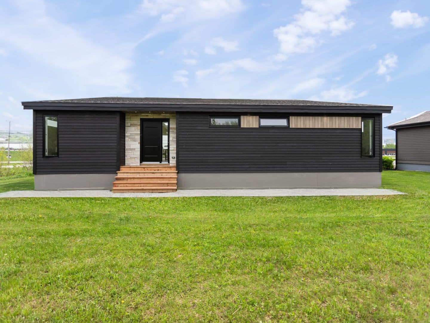 L'Esplanade est un chalet de style méditerranéen. Une réalisation réel avec la vue de l'extérieur.