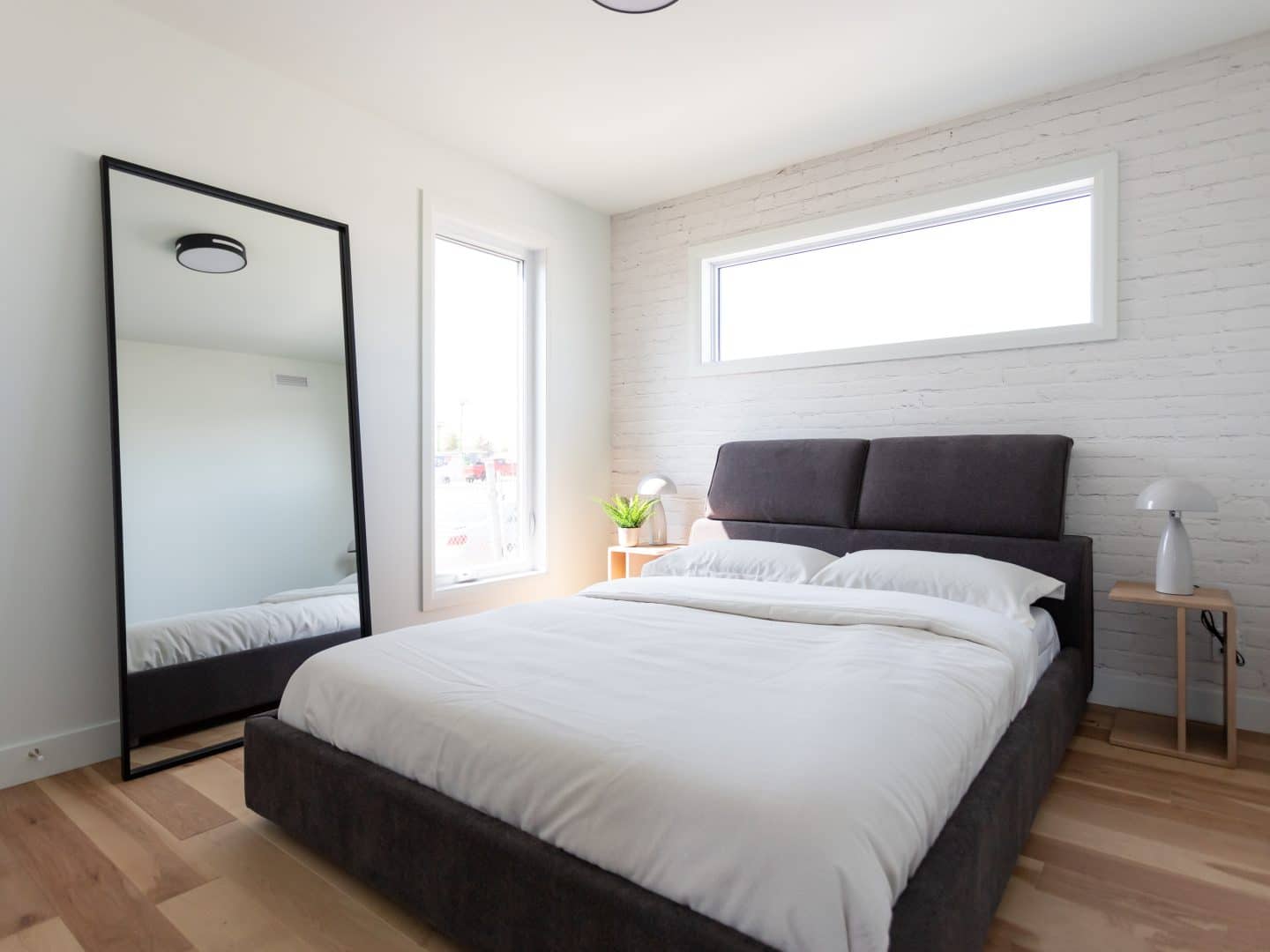 Une maison de plain-pied appelée Emile. Le premier étage est de style contemporain, vu de la chambre.