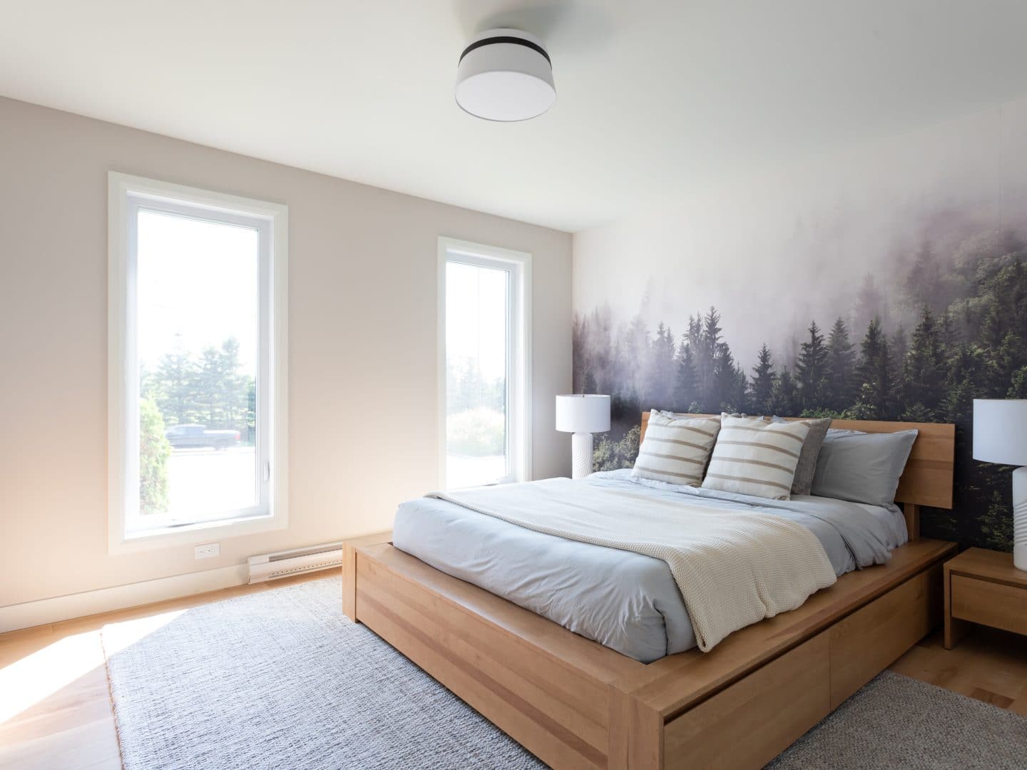 Une maison de plain-pied appelée Emile. Le premier étage est de style contemporain, vu de la chambre des maitres.