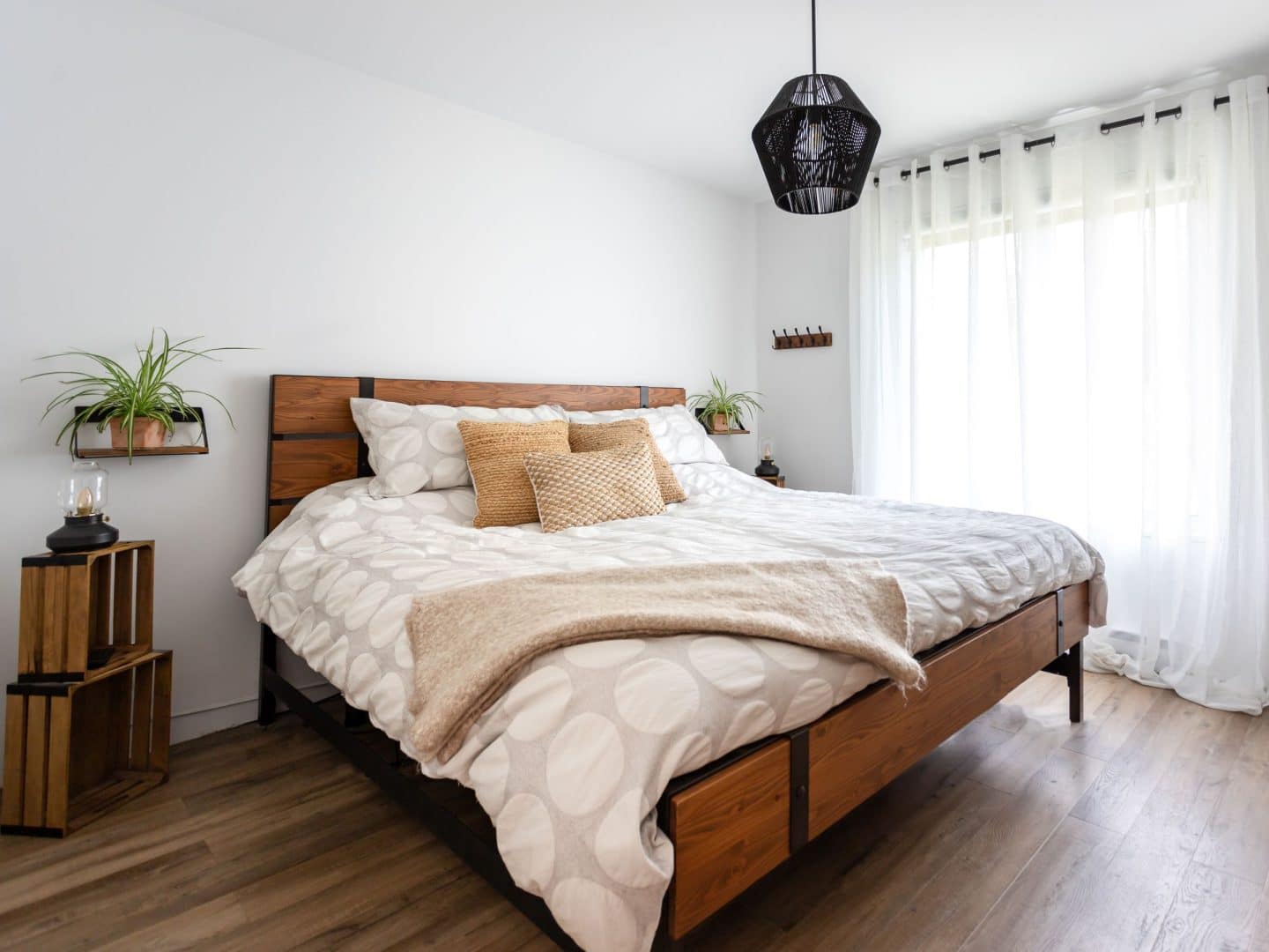 A realization of a chalet called Faucon. The second floor is classically styled, as seen from the bedroom.