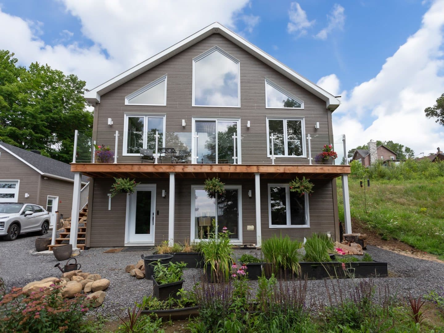 A realization of a chalet called Faucon. The second floor is classically styled from the outside.