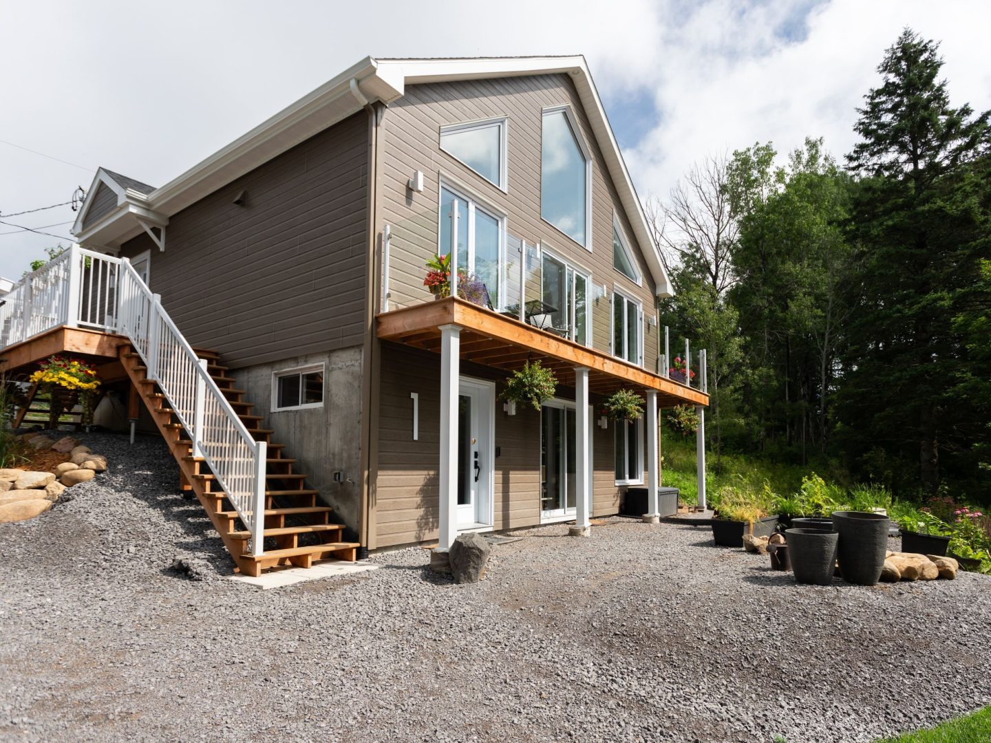 A realization of a chalet called Faucon. The second floor is classically styled from the outside.