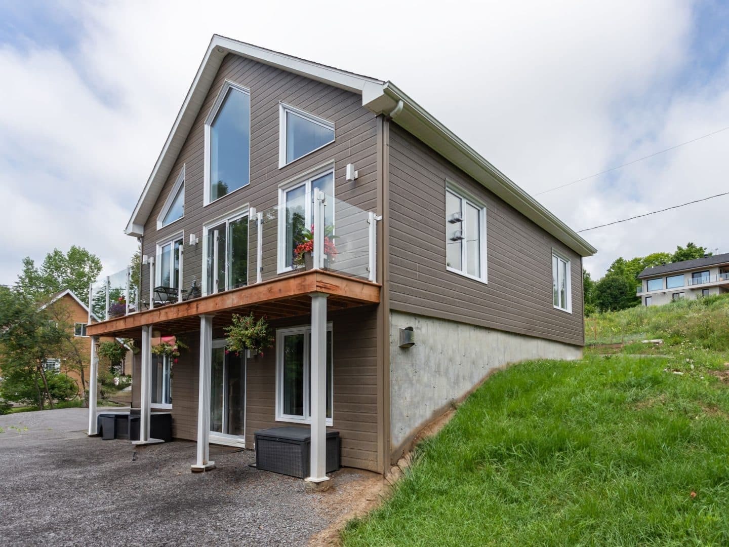 A realization of a chalet called Faucon. The second floor is classically styled from the outside.
