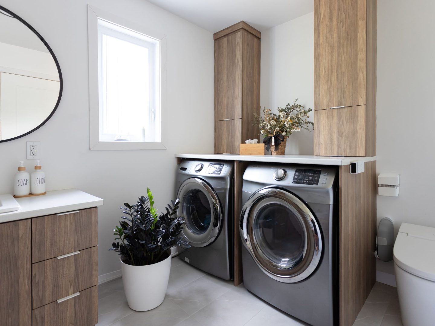 A realization of a chalet called Faucon. The second floor is classically styled, as seen from the bathroom.