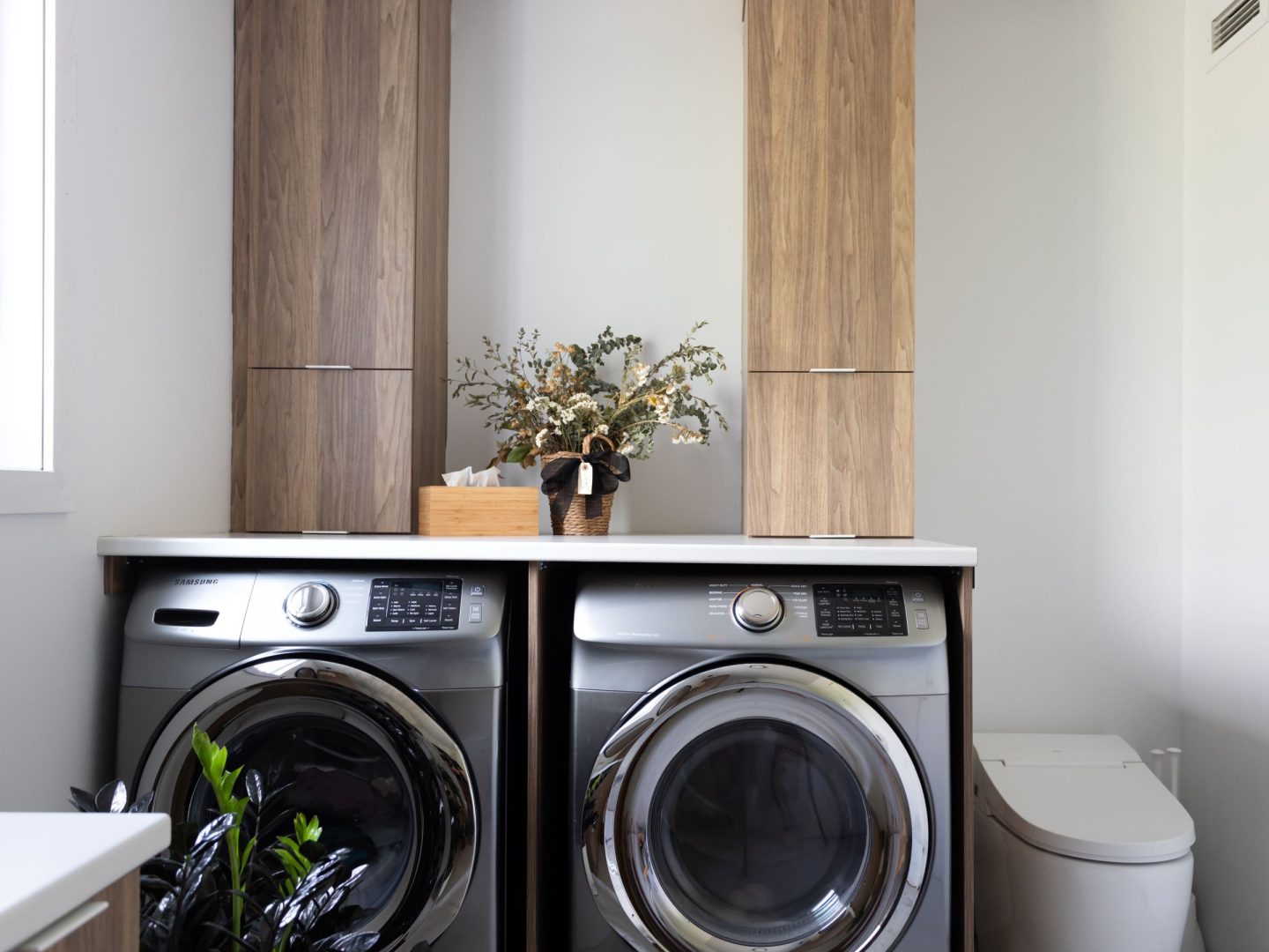 A realization of a chalet called Faucon. The second floor is classically styled, as seen from the bathroom.