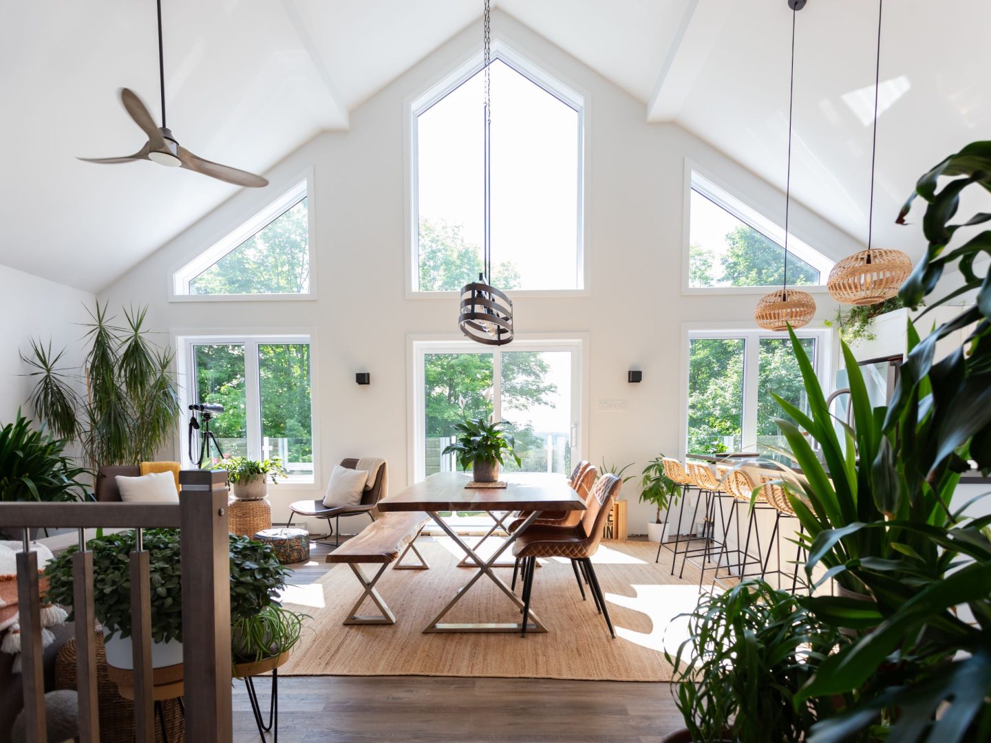 A realization of a chalet called Faucon. The second floor is classically styled, as seen from the dining room.