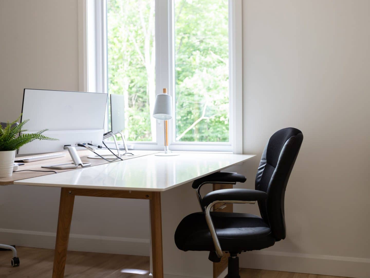 Une réalisation d'une maison appelée Lata. Le premier étage est de style contemporain, vu du bureau.