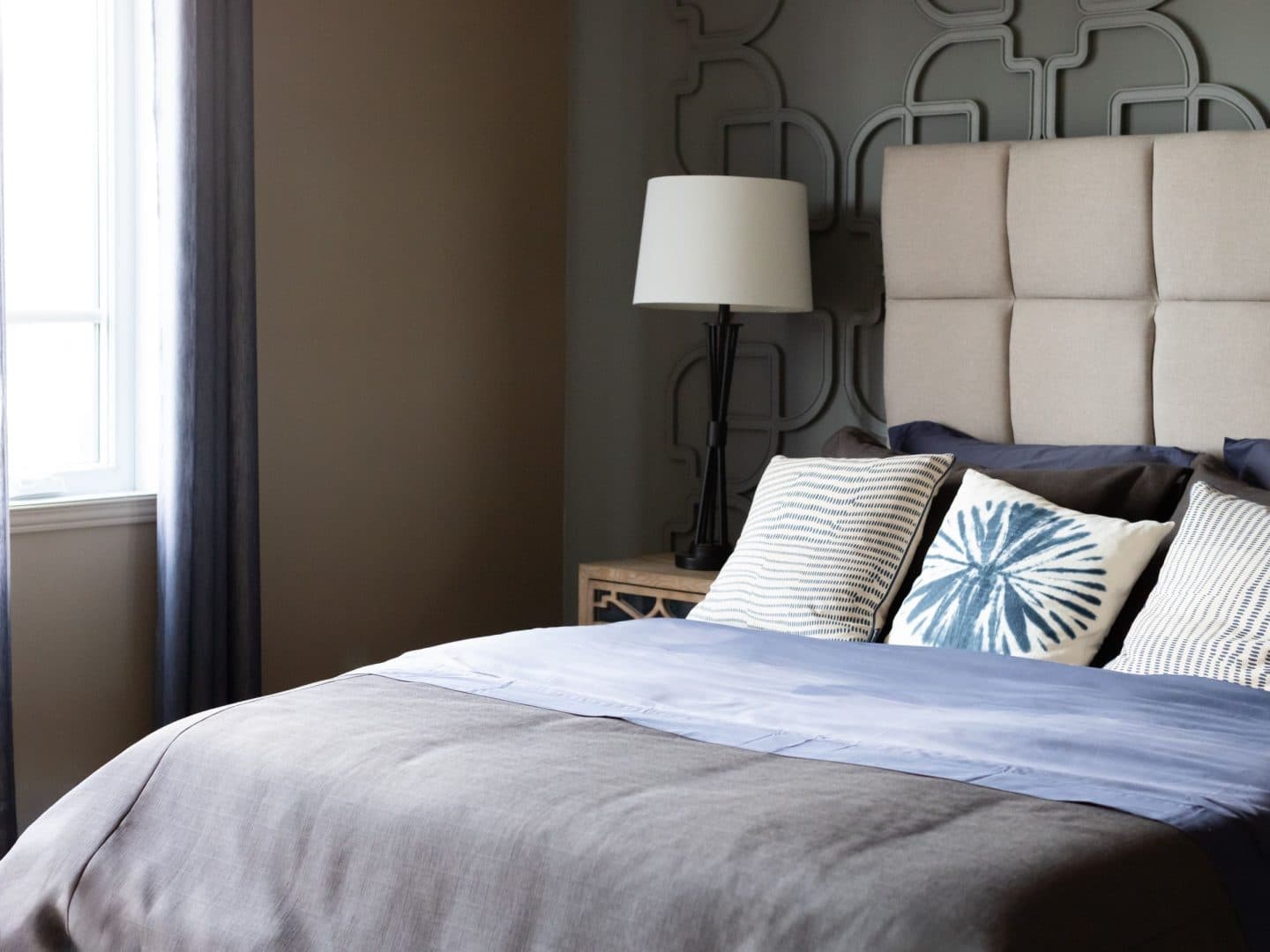 Maison préfabriquée plain-pied du modèle Tryka de style contemporain. Vue de la chambre des maîtres.