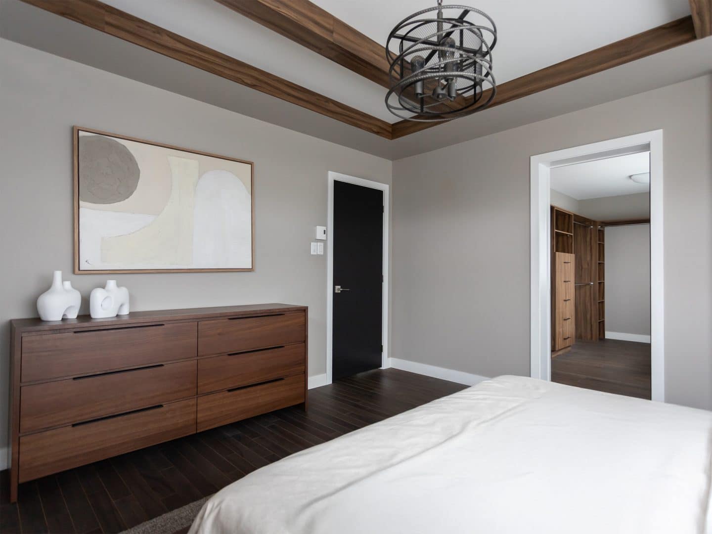 Maison à deux étages préfabriquée de réalisation du modèle Magnifika de style contemporain. Vue de la chambre des maîtres .