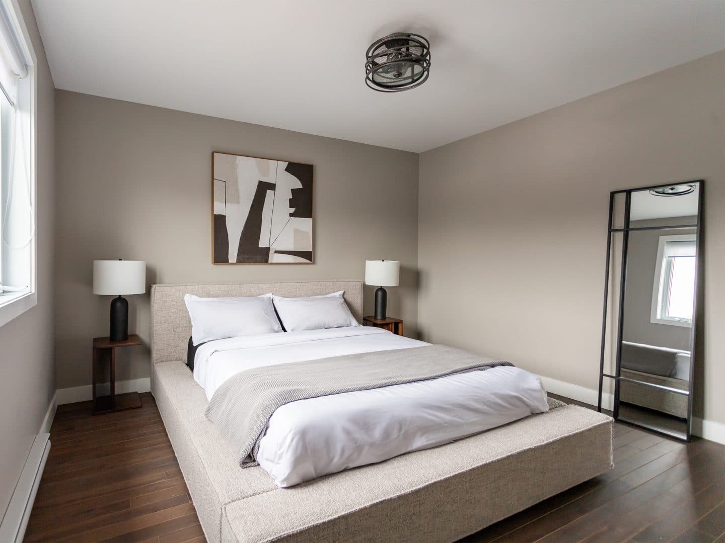 Maison à deux étages préfabriquée de réalisation du modèle Magnifika de style contemporain. Vue de la chambre secondaire .