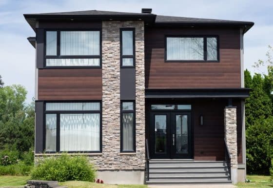 Maison à deux étages préfabriquée de réalisation du modèle Magnifika de style contemporain. Vue de l'extérieur .