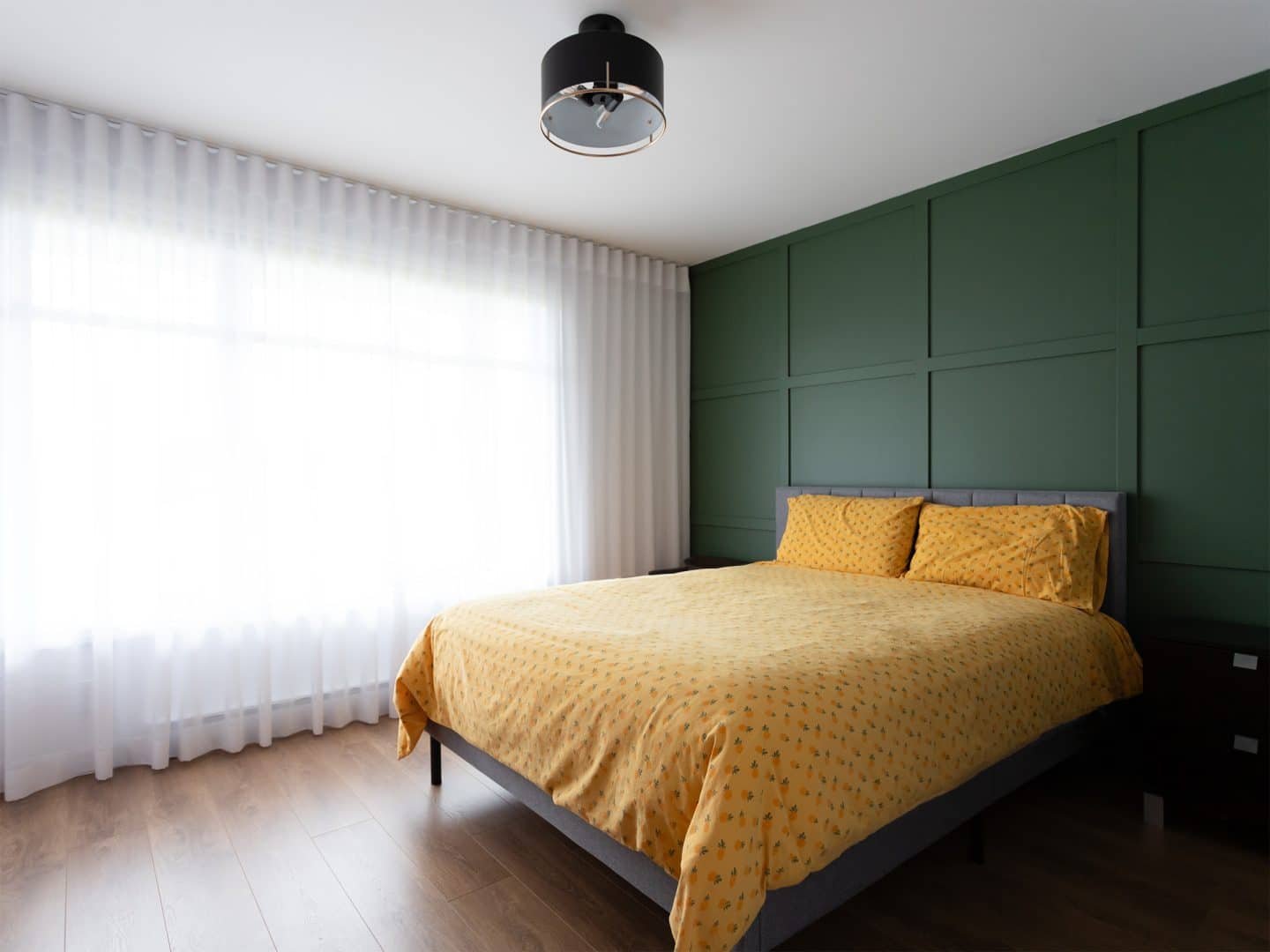 Une réalisation d'une maison appelée Vanliga. Le premier étage est de style contemporain, vu de la chambre des maîtres.